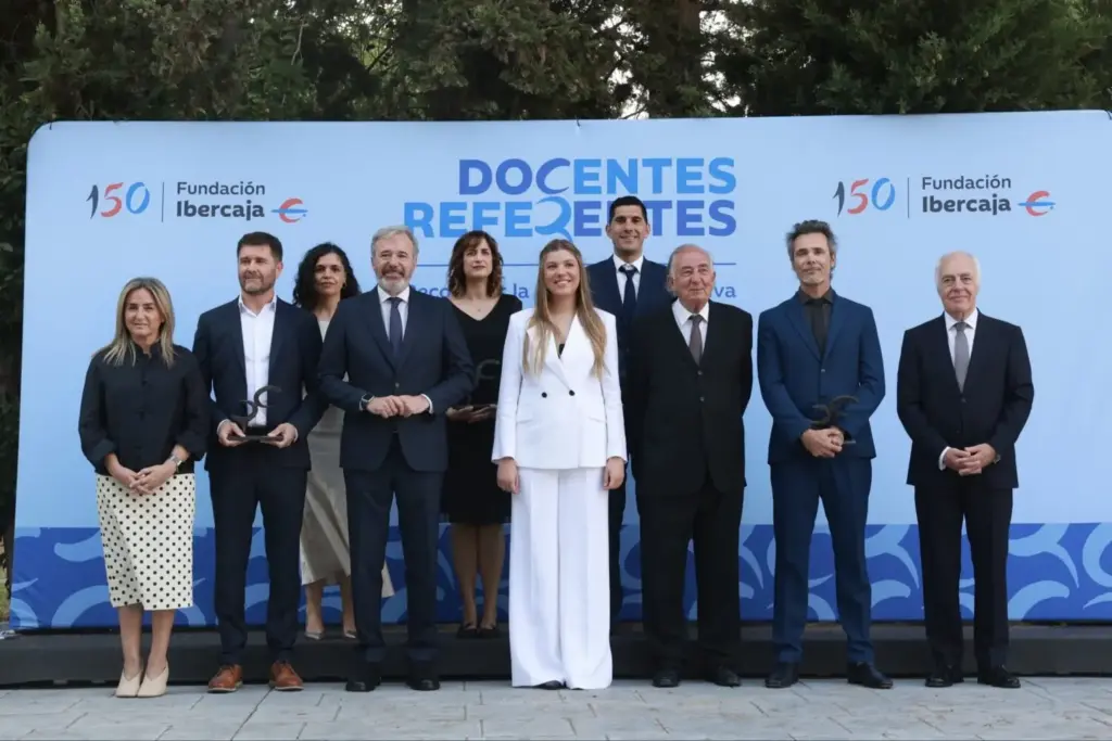 El mensaje oculto en la ropa de la infanta Sofía y la reina Letizia en Zaragoza: El detalle que la prensa tardó en descubrir 3 El conjunto matutino de inspiración mediterránea antes del acto oficial