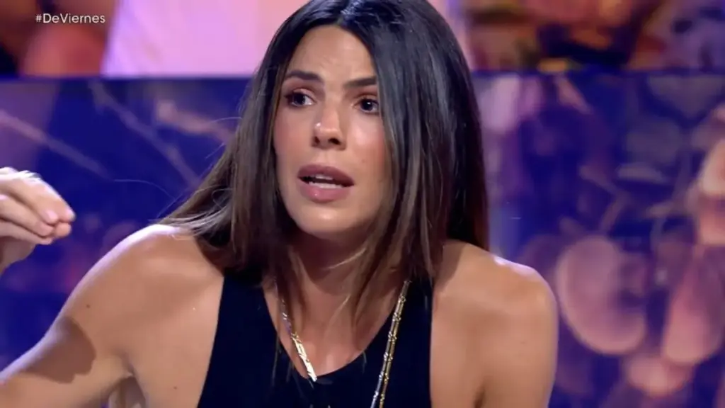 "Eres una sinvergüenza": El monumental ataque de Laura Matamoros contra Karmele Marchante en directo 1 El detonante que encendió a Laura Matamoros en el plató de Telecinco