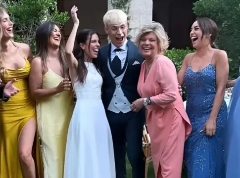 El tatuaje de Terelu Campos en honor a 'Supervivientes' enloquece a todos en la boda de Almácor | Fuente: Redes El tatuaje de Terelu Campos en honor a 'Supervivientes' enloquece a todos en la boda de Almácor