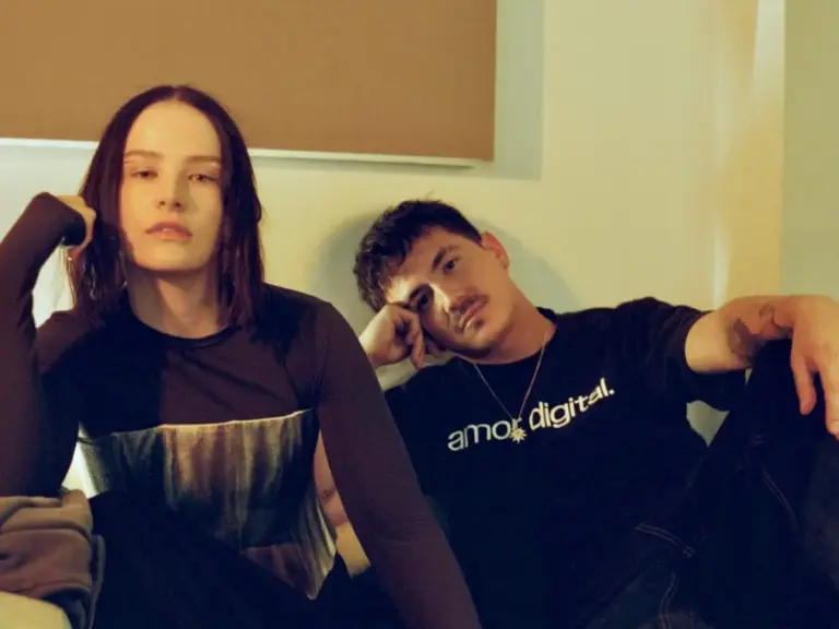 Ela Minus y Nick León lanzan ‘espiral’, el primer adelanto de su EP colaborativo