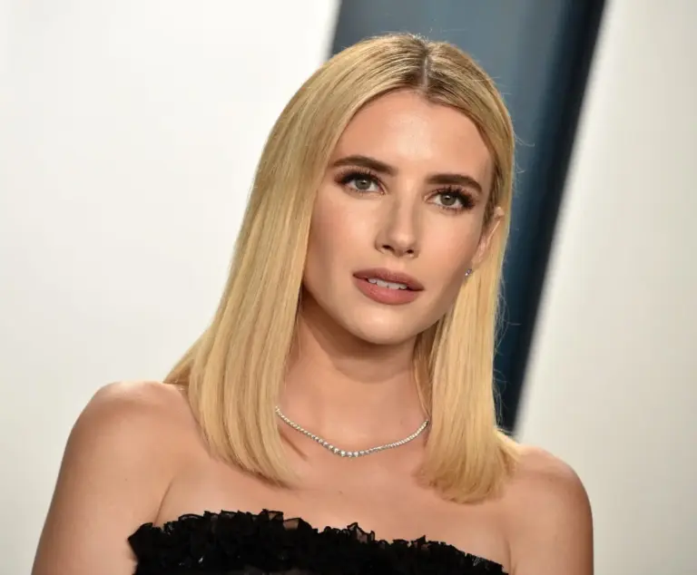 Emma Roberts se casa con Cody John en una boda de cuento… con un ausente de postín