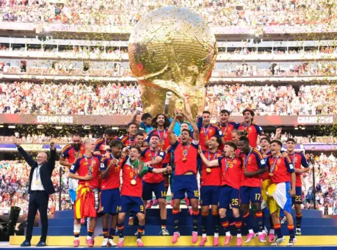 España borra a Trump foto Mundial La RFEF borró a Donald Trump de la foto de España levantando la Copa del Mundo