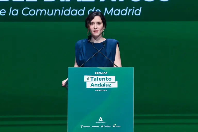 Ayuso impulsa una ley que reconoce al concebido no nacido como miembro familiar: ¿cómo afecta al aborto en Madrid?