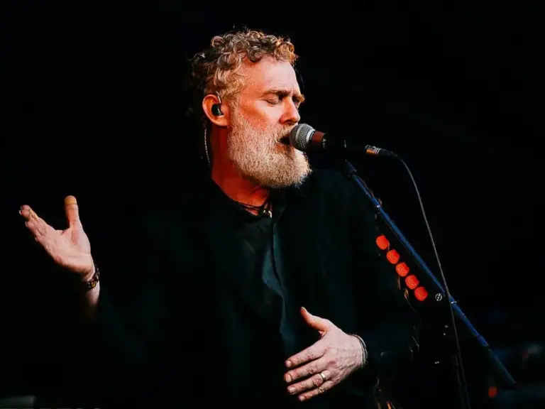 Muere Glen Hansard, ganador del Oscar por 'Falling Slowly', en accidente de moto en Dublín