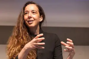 Un expediente del ministerio suspende la cotización en bolsa de Holaluz y sus clientes pasan a la tarifa regulada