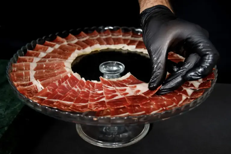 Abre en Tarragona una jamonería ideal para picoteo: tablas, tapas y productos gourmet