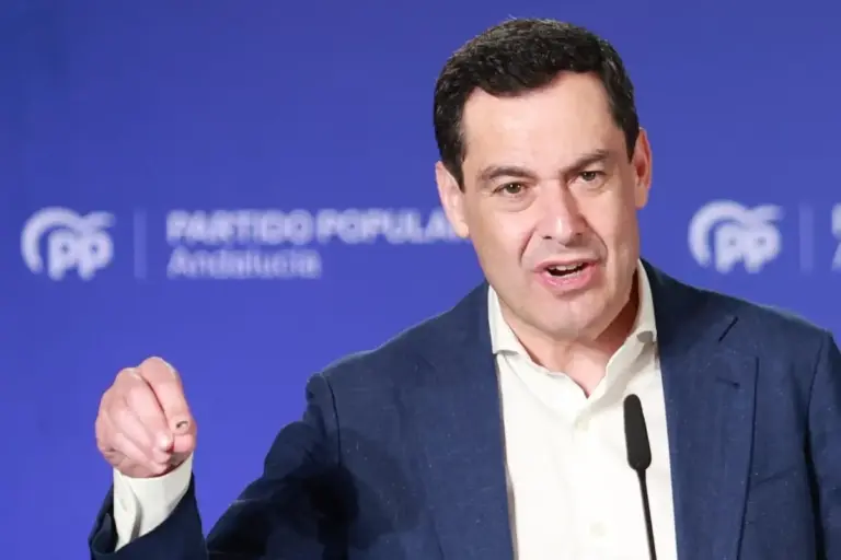 Moreno cede a Vox las unidades que valoran a víctimas de violencia de género en Andalucía