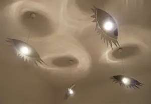 Lámpara Eclipse de Ronen Kadushin: diseño en acero plegado que montas en casa por 189 €