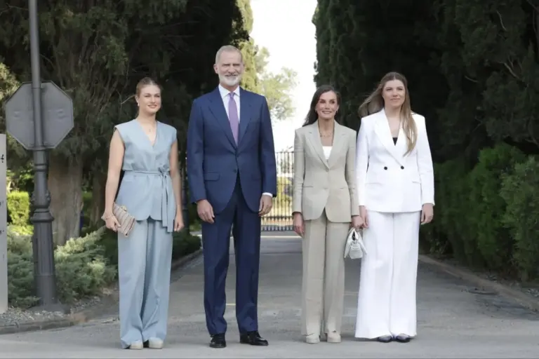 La princesa Leonor desvela a sus influencers favoritos en el Liceu: 'Son Inteligentes Naturales'