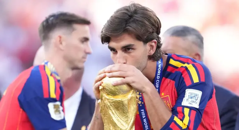 Las zapatillas Vans de Ferrán Torres: el calzado favorito del futbolista fuera del campo