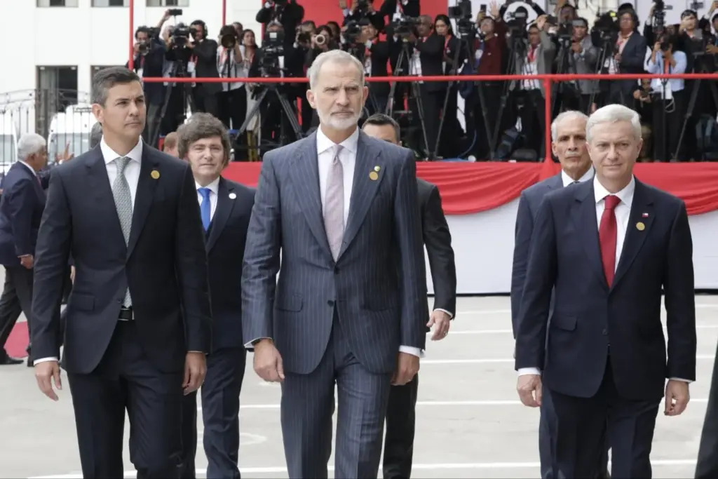 “¿Quién es ese hombre?”: El misterioso guardaespaldas del rey Felipe VI desata la locura en redes sociales 2 La inmensa curiosidad por el entorno de Felipe VI dispara las reproducciones mundiales