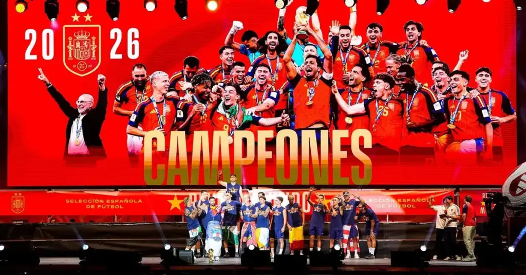 "Velada del Año VII - Paredes vs. Gavi": El glorioso recibimiento a la selección tras ganar el Mundial 2026 y el guiño de Yamal que acaparó la prensa 3 La rúa multitudinaria por las arterias de la capital y el espectacular fin de fiesta del Mundial 2026 en la plaza de Cibeles