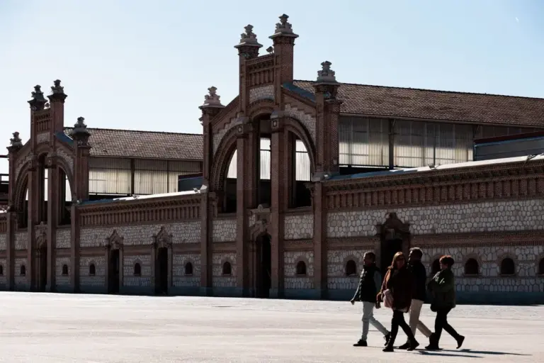 Exposición de fotos de los años 90 en Matadero: 'Nada espontáneo' con los retratos de Jesús Ugalde