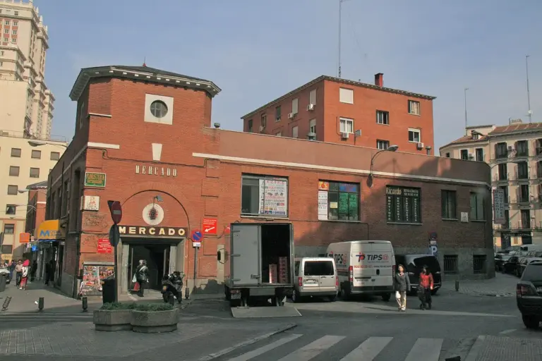 El chiringuito urbano de Madrid que no te puedes perder este verano: Platea con menús desde 16 euros