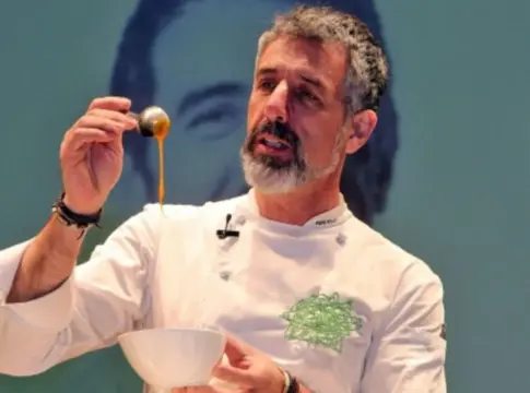 El truco de Pepe Solla para que la merluza no se pase nunca: cocinarla fuera del fuego, dentro de su propio caldo El truco de Pepe Solla para que la merluza no se pase nunca: cocinarla fuera del fuego, dentro de su propio caldo