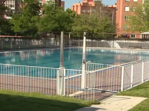 Piscina municipal de Peñuelas, en Madrid Piscina municipal de Peñuelas, en Madrid