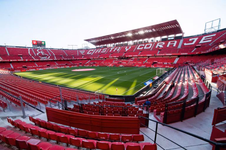 Gero Momo y Davo Xeneize visitan el Ramón Sánchez-Pizjuán: «El mejor estadio de Sevilla»