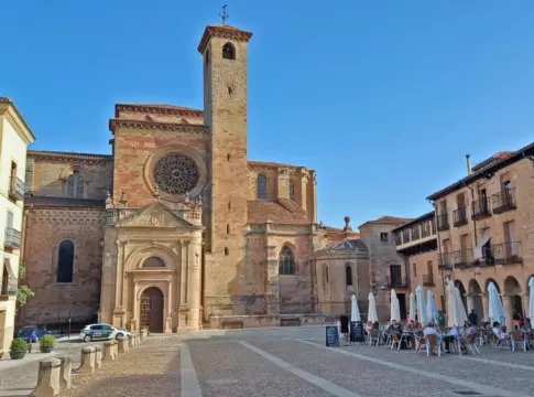 El pueblo medieval que abre su castillo de noche para esquivar las altas temperaturas El pueblo medieval que abre su castillo de noche para esquivar las altas temperaturas