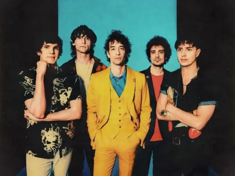 The Strokes lanzan 'Reality Awaits' y la polémica del Auto-Tune estalla en redes