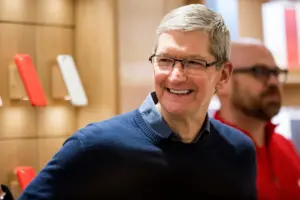 Siri de pago: Tim Cook insinúa límites de IA y un iCloud+ superior para sacarle partido