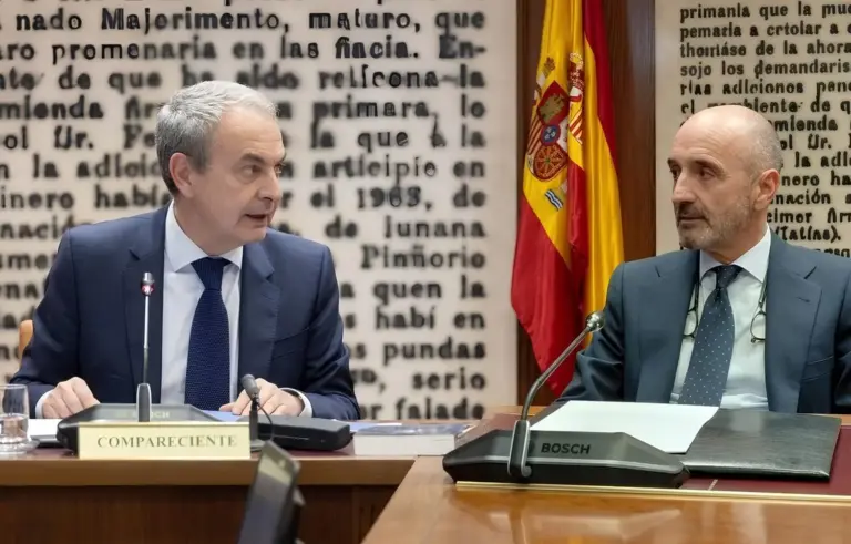 Zapatero pide a Hacienda que suspenda su inspección fiscal porque ya le investiga la Audiencia Nacional