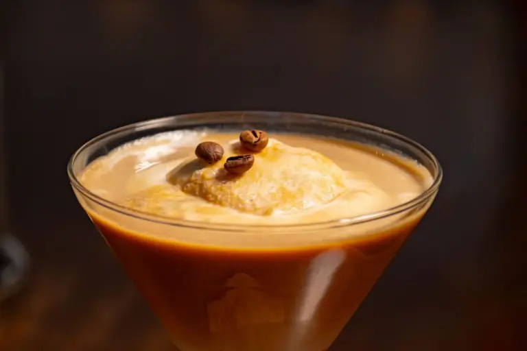 Affogato con helado de leche de oveja artesanal: el postre refrescante que triunfa este verano en Clem Café (Valencia)