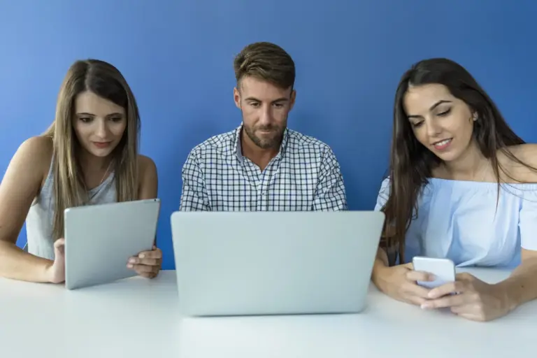 Los jóvenes opositores en España: el 20% ya prepara una plaza pública