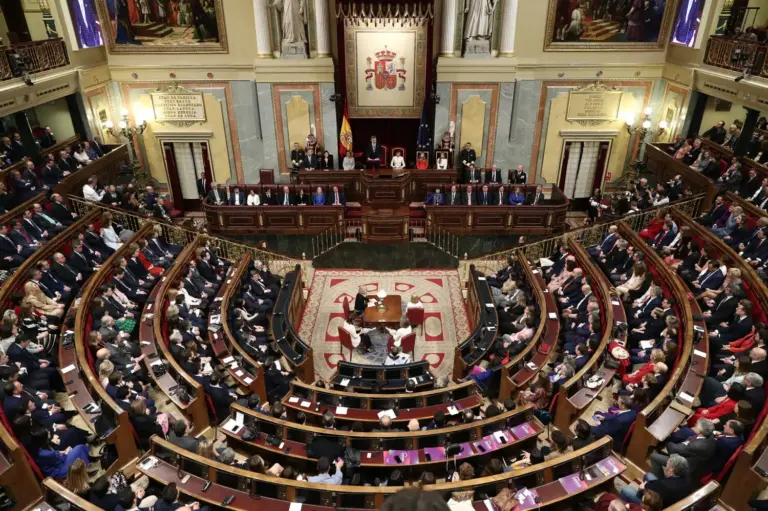 El Congreso, paralizado: Pedro Sánchez bate el récord de decretos con menos leyes aprobadas que nunca