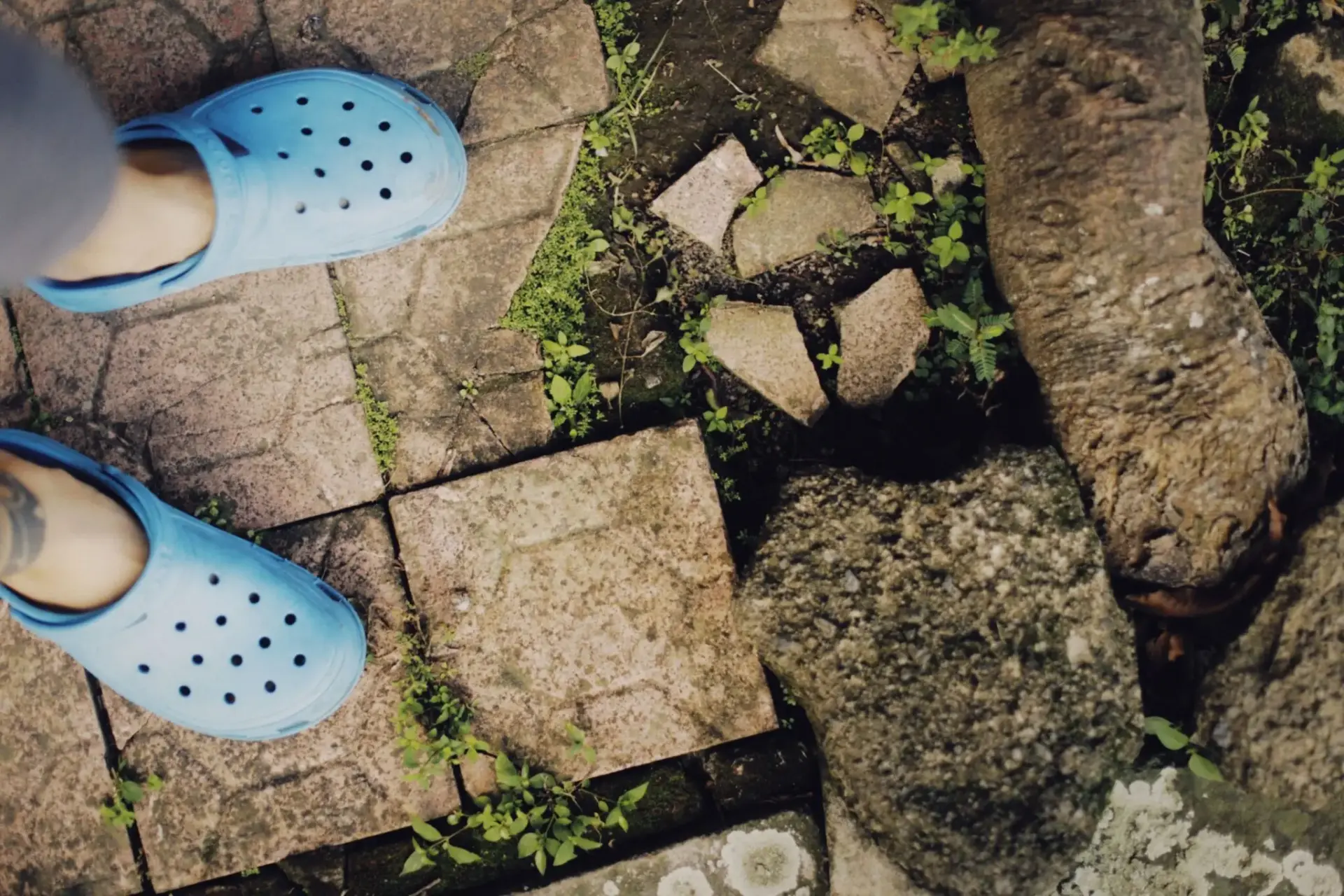 crocs-malos-para-caminar-podologo-portada crocs malos para caminar