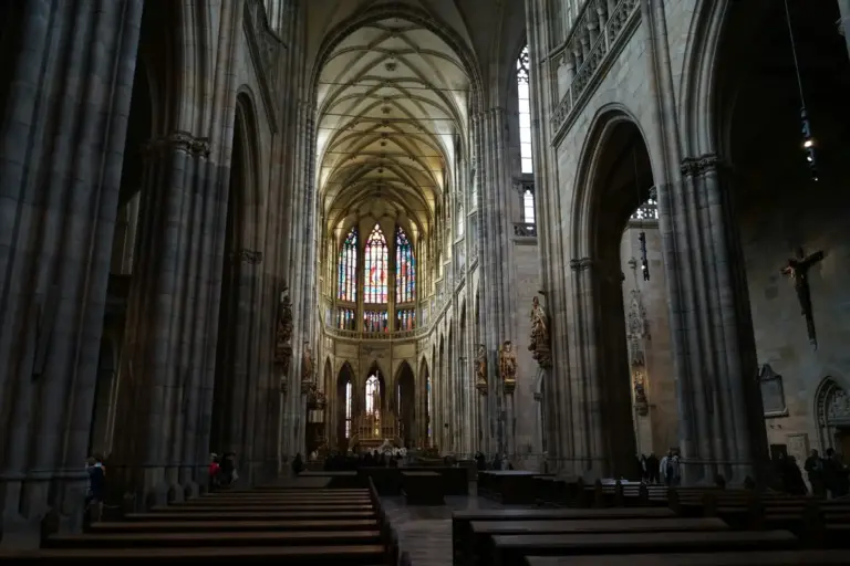 Disney transforma la Catedral de Girona para el rodaje blindado de 'Enredados', su versión de acción real de Rapunzel