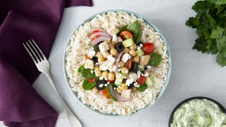 El aliño perfecto de tres ingredientes que mejora cualquier ensalada