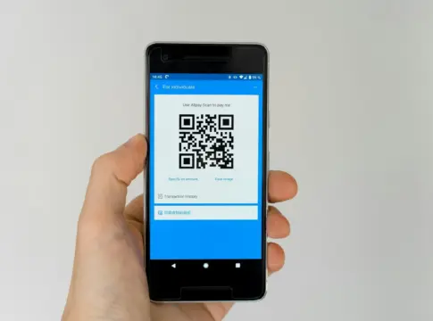 INCIBE advierte de falsas multas de la DGT con código QR colocadas en coches de Málaga INCIBE advierte de falsas multas de la DGT con código QR colocadas en coches de Málaga