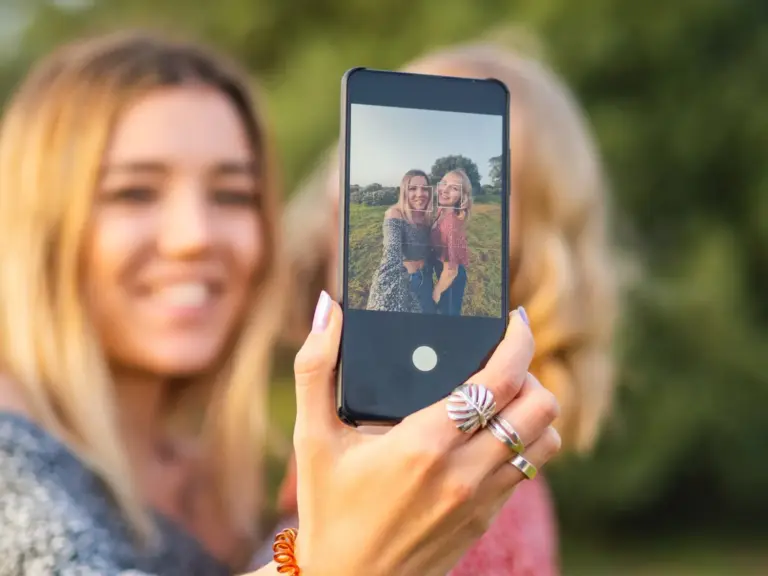 Así puedes evitar que Meta use tus fotos para generar imágenes falsas