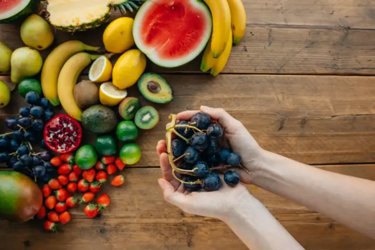 Estas 8 frutas bajas en azúcar mantienen tu glucosa a raya (y son deliciosas)