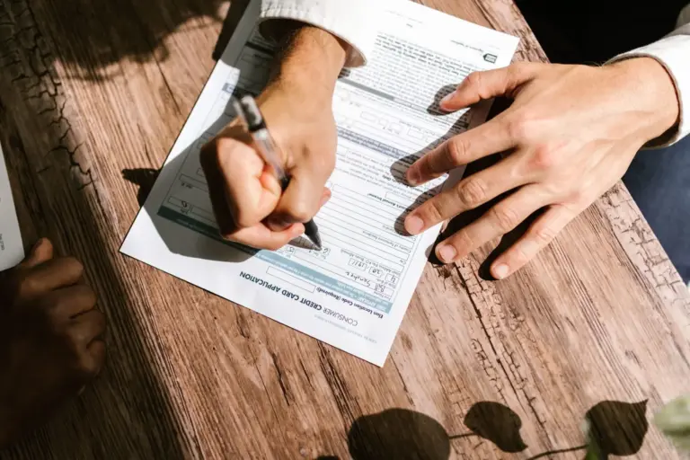 Ojo si compras piso en solitario y tus padres firman tu hipoteca: Hacienda puede ver una donación encubierta