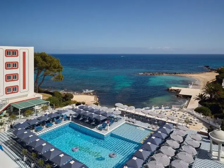 Stoneweg y Bain Capital venden el hotel Mongibello Ibiza al Grupo Ramat e inversores privados