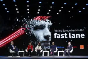 Directivos de telecos en el Mobile World Congress 2025 de Barcelona