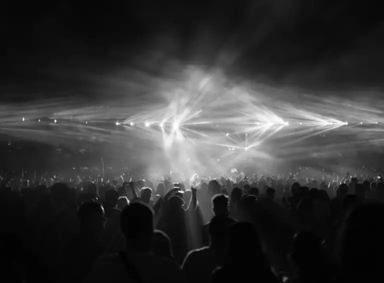 Low Festival Torrevieja arranca con 15.000 asistentes, Kasabian y Fangoria
