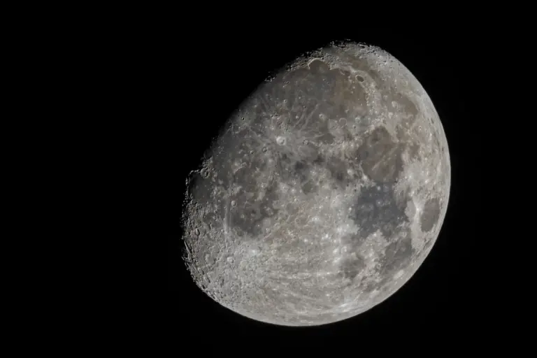 Este 'satélite' imposible desafía todo lo que sabíamos sobre lunas y planetas