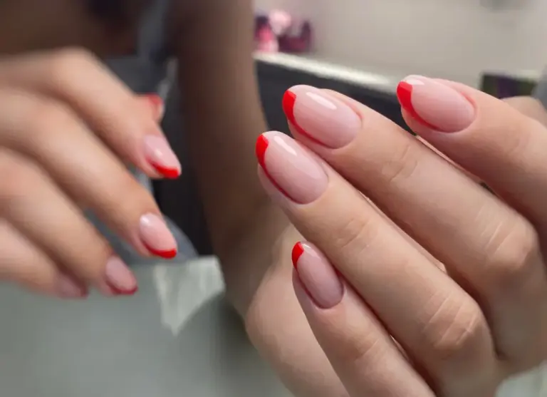 La manicura de rayas que será la favorita del verano 2026 (y cómo llevarla)