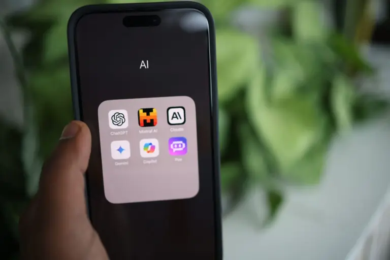 Midjourney compra Co-Star: la IA generativa se alía con la astrología