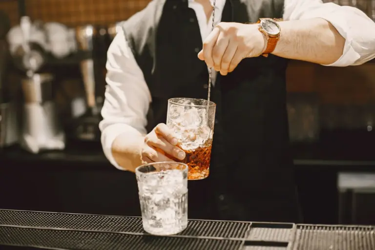 El barman jerezano que ha arrasado en Canal Sur con sus mocktails sin alcohol