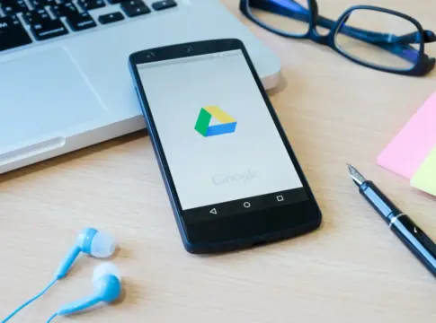 Google retira 77 apps de la Play Store: así te suscribían a servicios SMS de pago sin que lo notaras Google retira 77 apps de la Play Store: así te suscribían a servicios SMS de pago sin que lo notaras