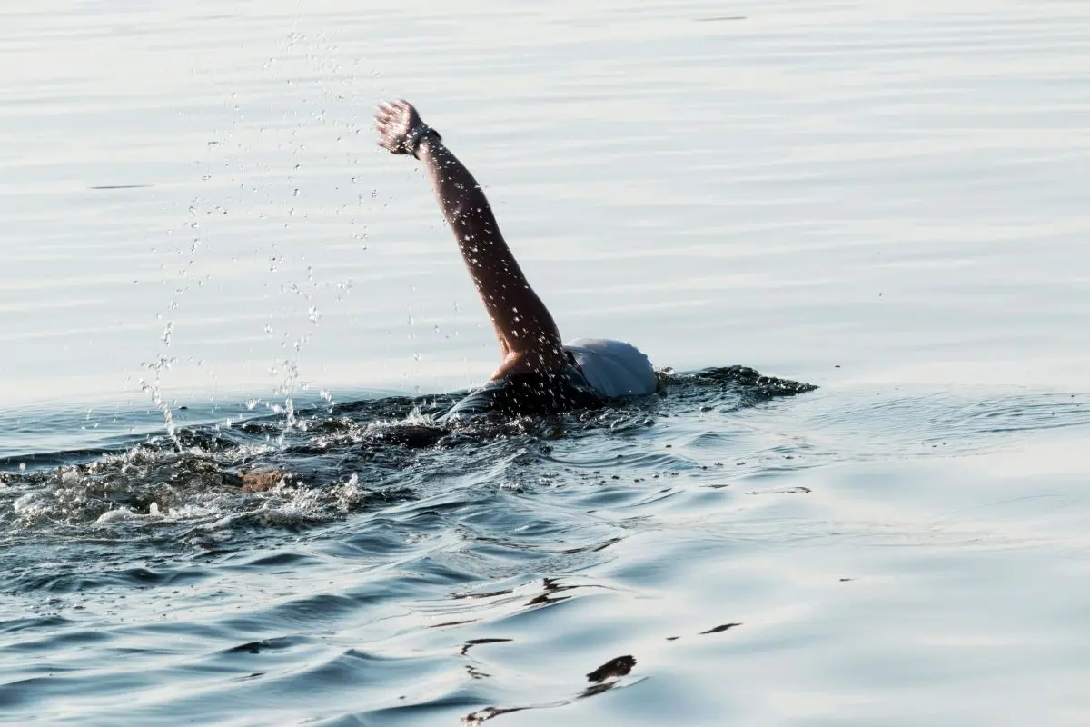 natación Una persona nadando