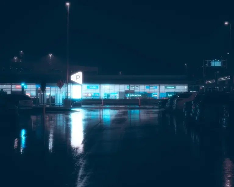 Neuromancer: la serie de Apple TV+ se estrena el 22 de enero de 2027 y su tráiler es puro cyberpunk