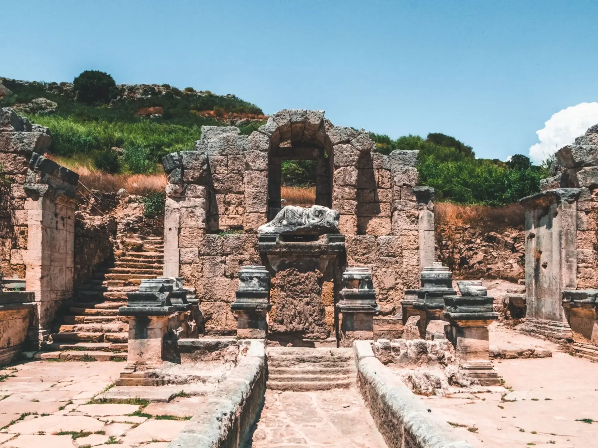 nueve-lugares-mitologicos-arqueologos-portada Nueve lugares mitológicos que los arqueólogos creen que existieron