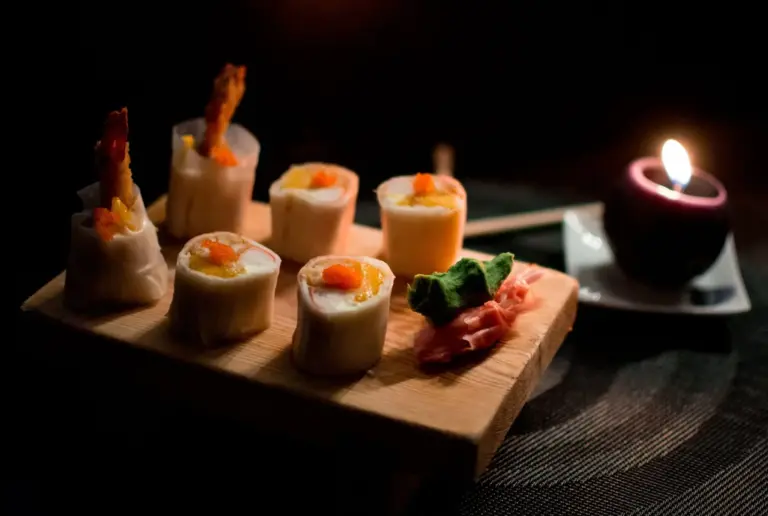 El sushi viral de TikTok aterriza en A Coruña: se puede comer caminando y sin cubiertos