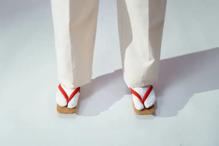 Las sandalias Ralph Lauren: Everley, el calzado plano que mezcla Hermès y Chanel