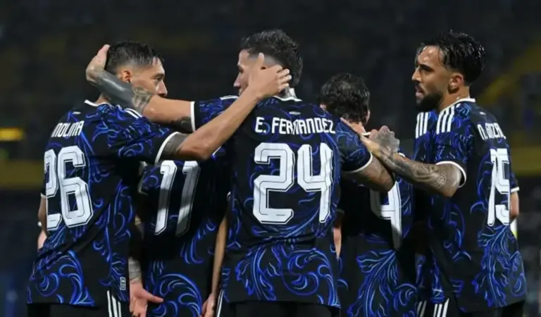 La pancarta de Malvinas argentinas podría expulsar a los jugadores de la Premier