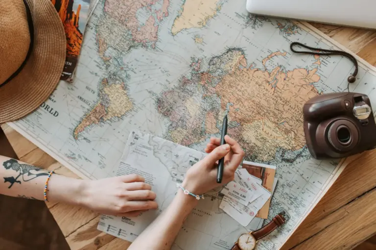 Trip-maxxing: la escapada europea de 4 ciudades que arrasa entre los jóvenes